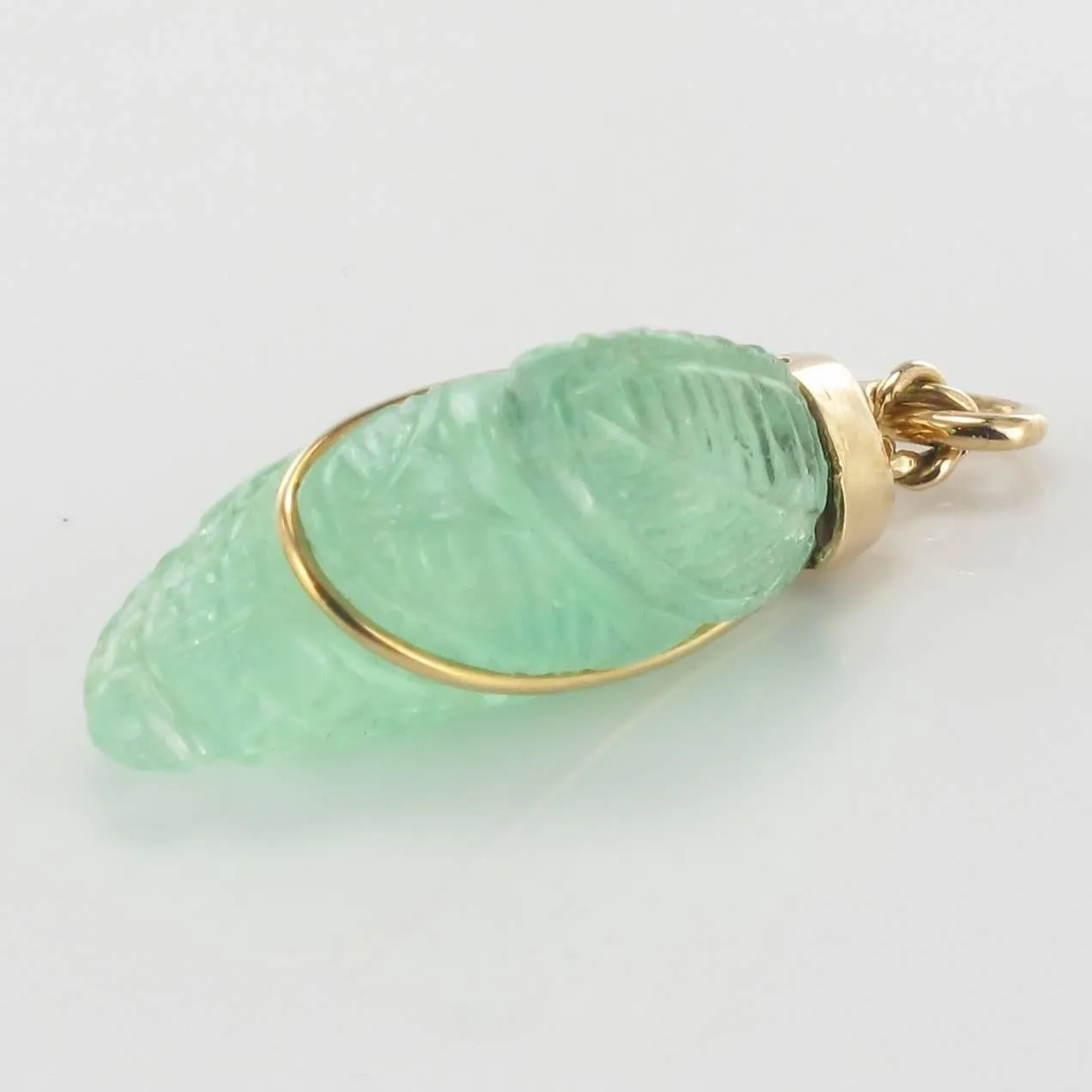 1960s Vintage Engraved Emerald 18 Karats Gold Pendant Charm