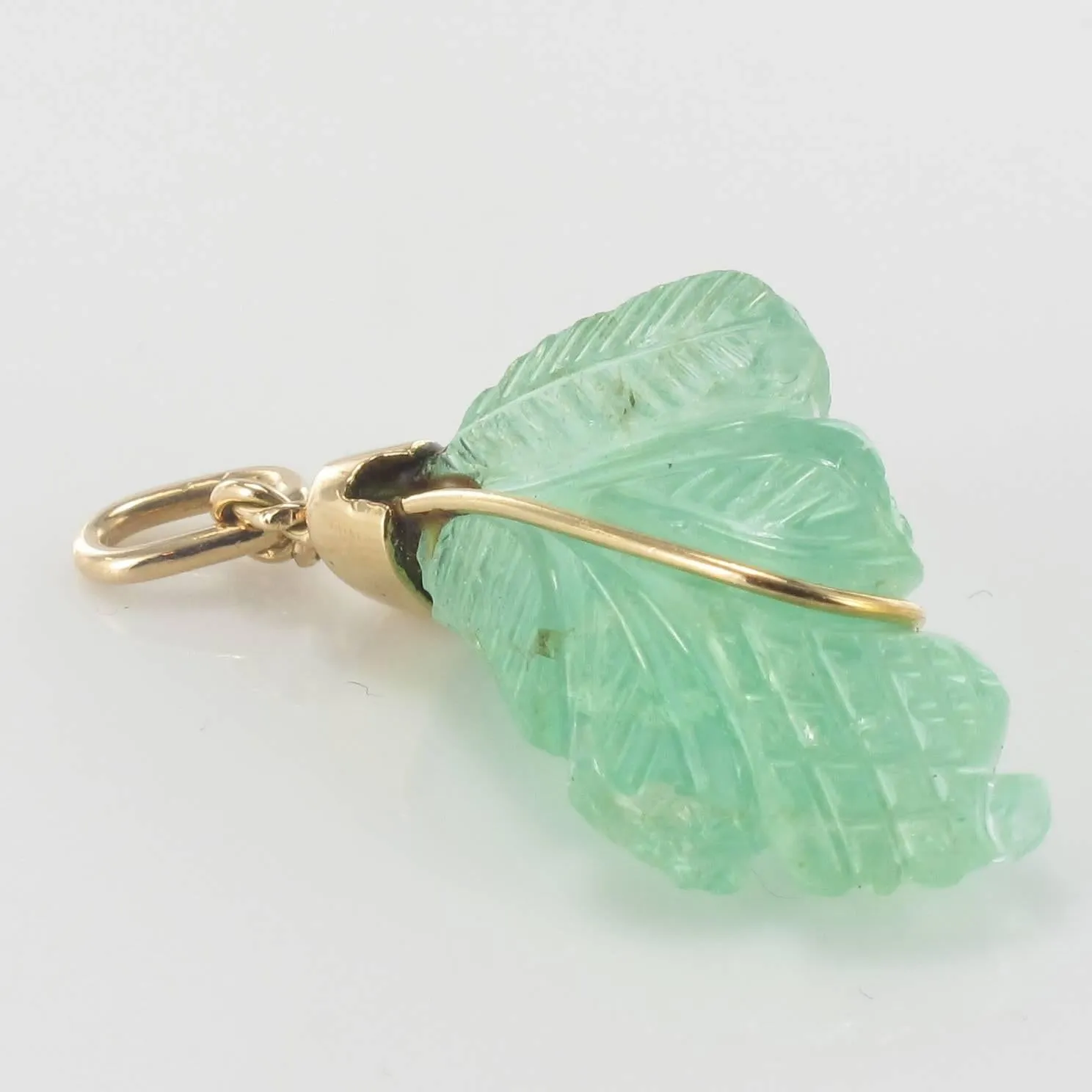 1960s Vintage Engraved Emerald 18 Karats Gold Pendant Charm