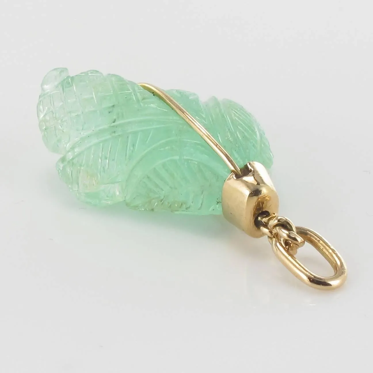 1960s Vintage Engraved Emerald 18 Karats Gold Pendant Charm