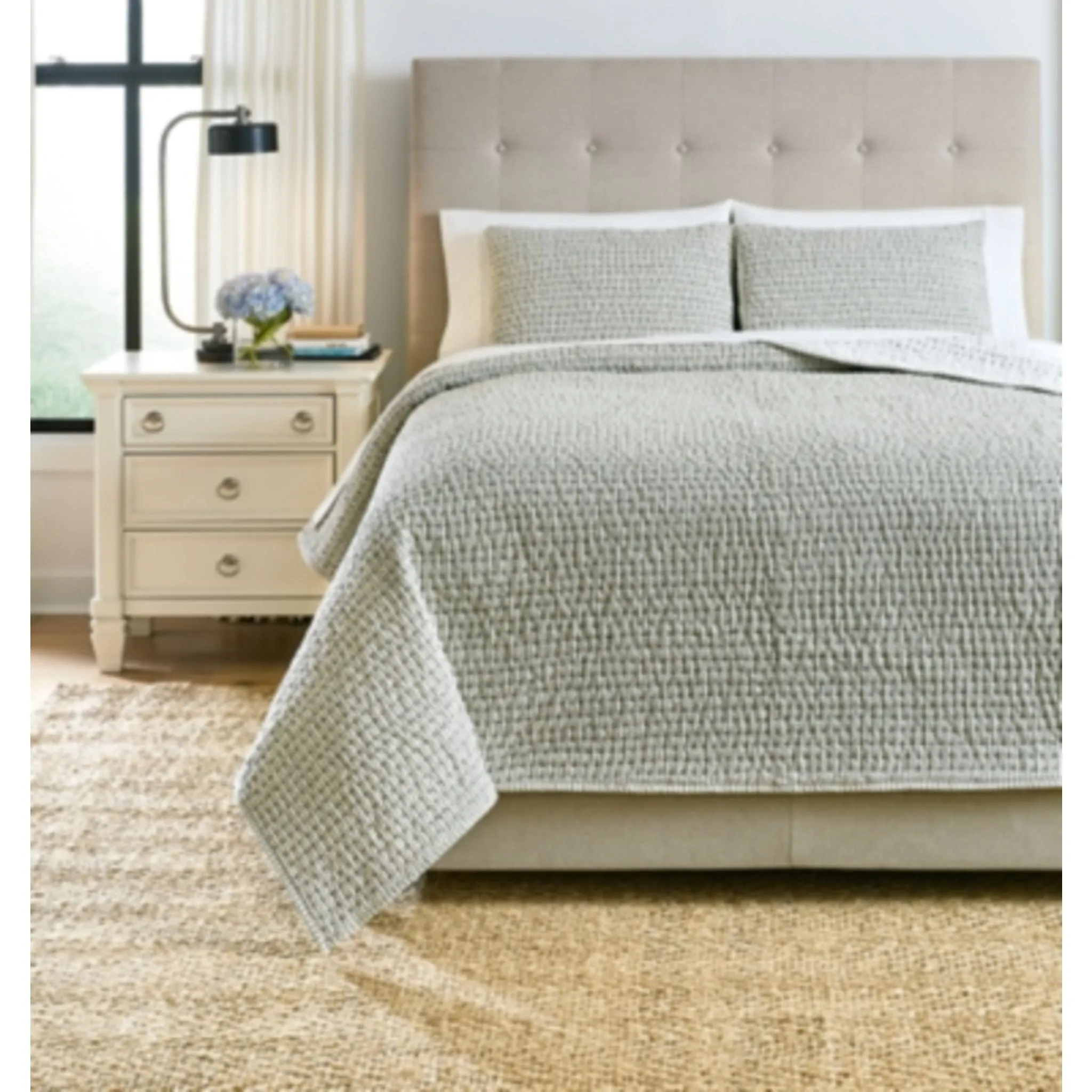 Doralia Queen Coverlet Set